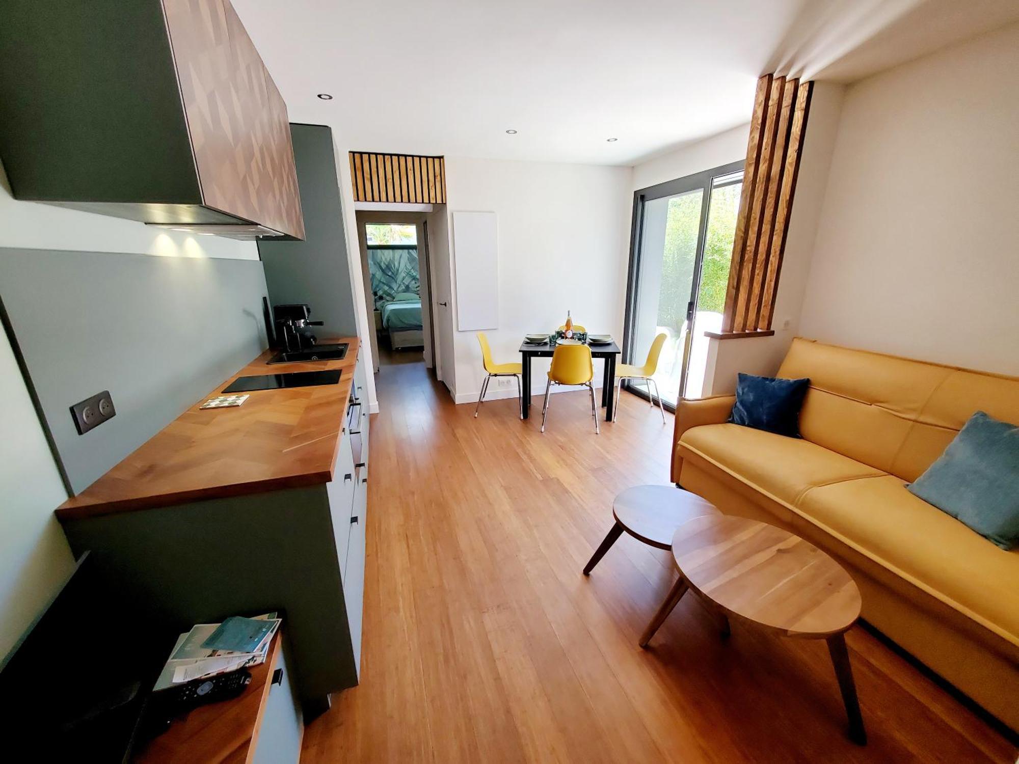 Brand New Surf At The End Of Golf, Classe 5 Etoiles