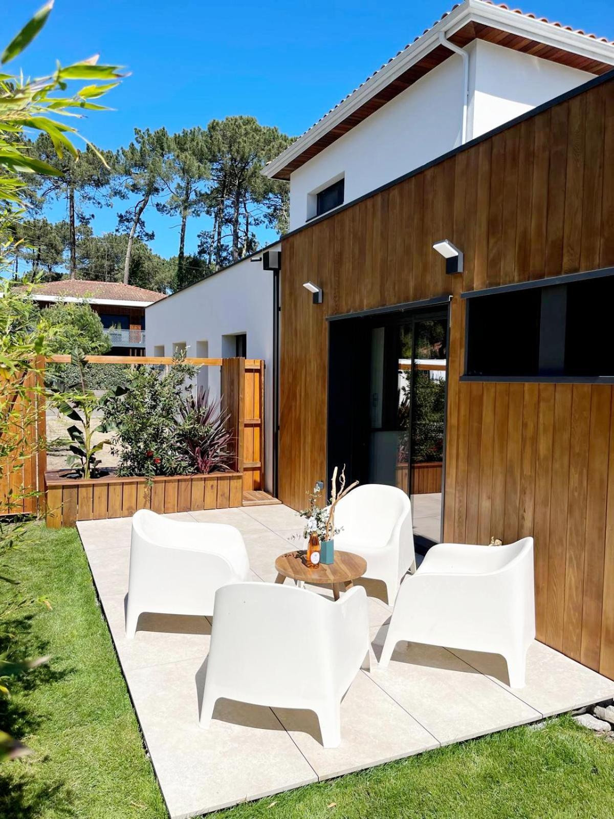 Brand New Surf At The End Of Golf, Classe 5 Etoiles *